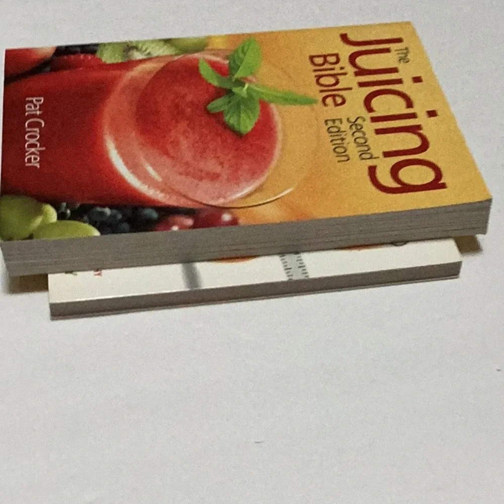 Set‎ of 2 Books Juicing/ Juice Diet Health & Wellness Natural Living Cookbooks